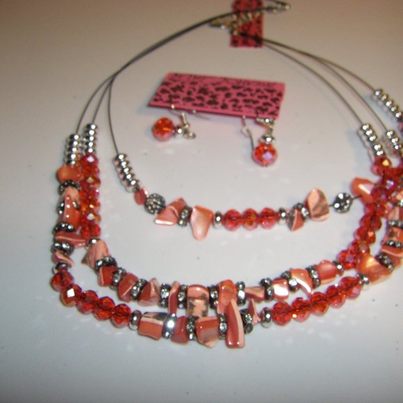 Betsey Johnson Fashion Jewelry Beaded Necklace & Earring 2 Piece Set NEW - Picture 2 of 8